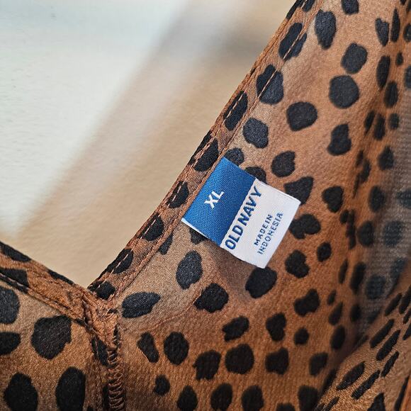 Old Navy Spotted Brown Leopard Satin V-neck Sleeveless Tank Top Brown Size XL - Picture 4 of 8